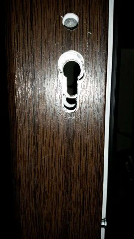 BAU.DE / BAU-Forum: 4. Bild zu Frage "T&uuml;rschloss-Ausfr&auml;sung: Gibt es Normen f&uuml;r Gr&ouml;&szlig;e & W&auml;rmed&auml;mmung? Mangel pr&uuml;fen" im BAU-Forum "Fenster und Au&szlig;ent&uuml;ren"