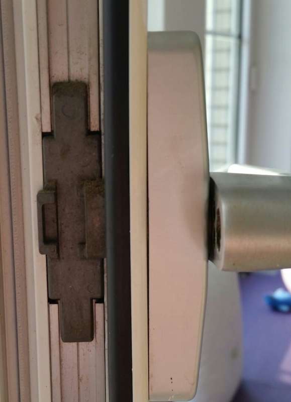 BAU.DE / BAU-Forum: 3. Bild zu Frage "T&uuml;ren von 1998 ohne Hersteller finden: Typ erkennen & Ersatzteile beschaffen?" im BAU-Forum "Fenster und Au&szlig;ent&uuml;ren"