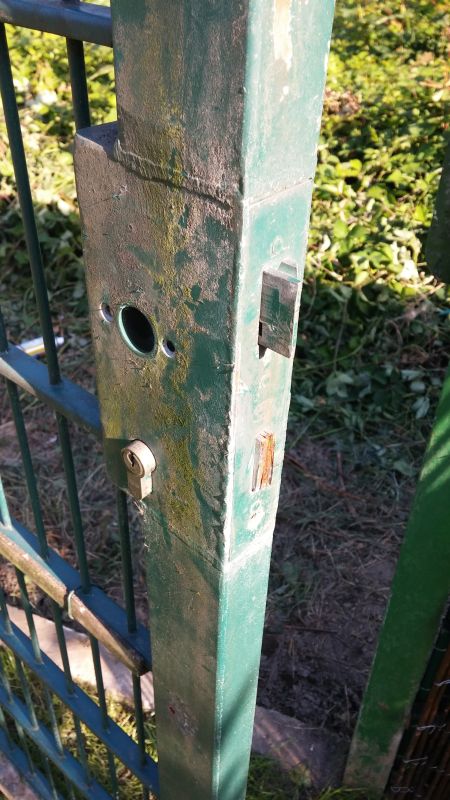 BAU.DE / BAU-Forum: 1. Bild zu Frage "Türschloss wechseln bei offener Tür & abgeschlossenem Schloss? Anleitung & Kosten" im BAU-Forum "Fenster und Außentüren" BAU.DE / BAU-Forum: 1. Bild zu Frage "Türschloss wechseln bei offener Tür & abgeschlossenem Schloss? Anleitung & Kosten" im BAU-Forum "Fenster und Außentüren"