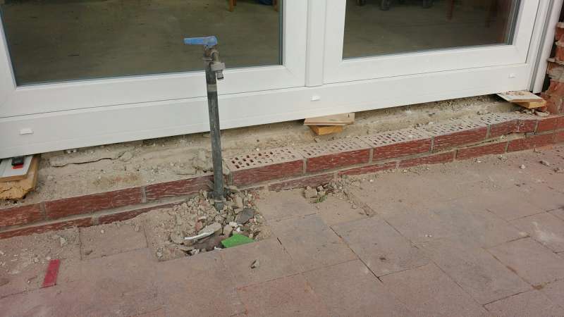 BAU.DE / BAU-Forum: 2. Bild zu Frage "Bodentiefe Fenster mangelhaft eingebaut? Freiraum, Abdichtung & Stabilit&auml;t pr&uuml;fen!" im BAU-Forum "Fenster und Au&szlig;ent&uuml;ren"