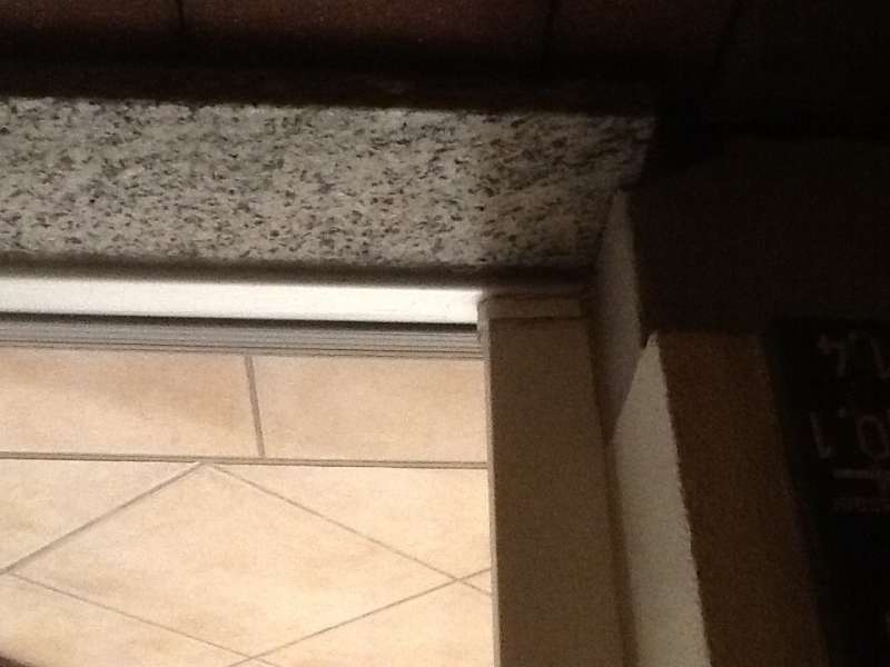 BAU.DE / BAU-Forum: 1. Bild zu Frage "Kunststoff-Haust&uuml;r Zarge reparieren: Anleitung, Kosten & Reparatur-M&ouml;glichkeiten?" im BAU-Forum "Fenster und Au&szlig;ent&uuml;ren"