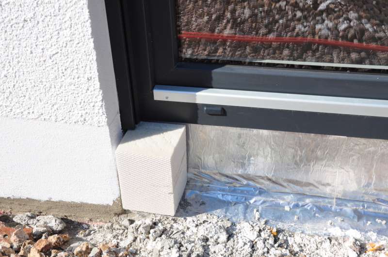 BAU.DE / BAU-Forum: 1. Bild zu Frage "Terrassent&uuml;r ohne Fensterbank & Schwelle: Rollladen korrekt schlie&szlig;en &ndash; L&ouml;sungen & Kosten?" im BAU-Forum "Fenster und Au&szlig;ent&uuml;ren"