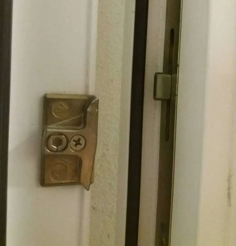 BAU.DE / BAU-Forum: 1. Bild zu Frage "Kunststofffenster schlie&szlig;t nicht richtig: Ursachen, L&ouml;sungen & Kosten f&uuml;r Reparatur?" im BAU-Forum "Fenster und Au&szlig;ent&uuml;ren"