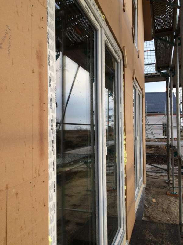BAU.DE / BAU-Forum: 2. Bild zu Frage "Holzrahmenhaus: Fehlende &Uuml;berd&auml;mmung &ndash; Ist der Einbau ohne 3 cm D&auml;mmung zul&auml;ssig?" im BAU-Forum "Fenster und Au&szlig;ent&uuml;ren"