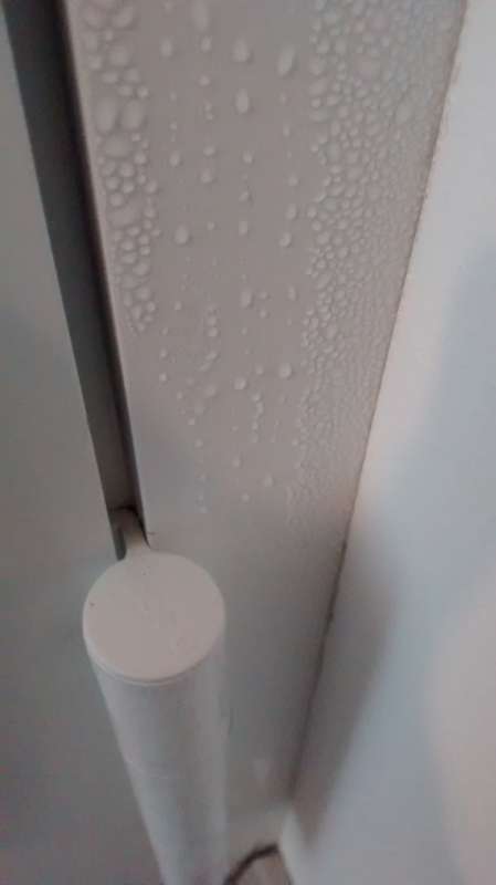 BAU.DE / BAU-Forum: 1. Bild zu Frage "Kondenswasser an Aluminium Haust&uuml;r: Ursachen, Vermeidung & Risiken?" im BAU-Forum "Fenster und Au&szlig;ent&uuml;ren"