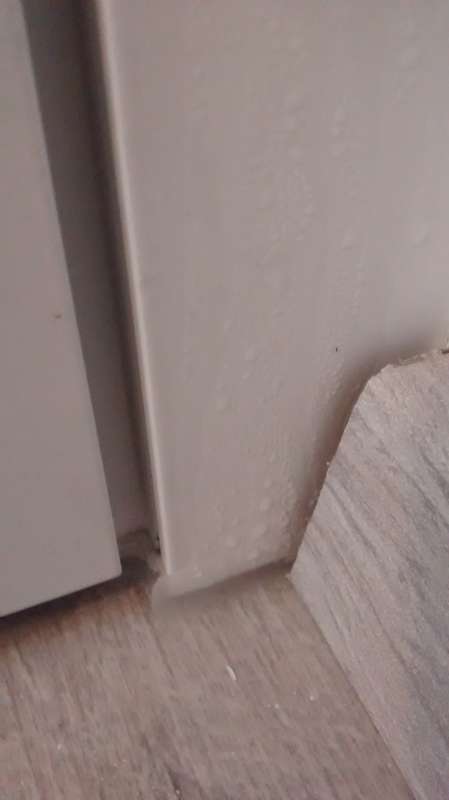 BAU.DE / BAU-Forum: 2. Bild zu Frage "Kondenswasser an Aluminium Haust&uuml;r: Ursachen, Vermeidung & Risiken?" im BAU-Forum "Fenster und Au&szlig;ent&uuml;ren"