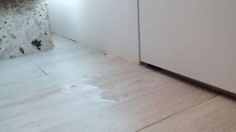 BAU.DE / BAU-Forum: 3. Bild zu Frage "Kondenswasser an Aluminium Haust&uuml;r: Ursachen, Vermeidung & Risiken?" im BAU-Forum "Fenster und Au&szlig;ent&uuml;ren"