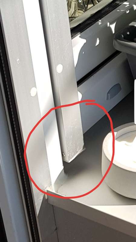 BAU.DE / BAU-Forum: 1. Bild zu Frage "F&uuml;hrungsschiene Rollladen: Abstand zur Fensterbank" im BAU-Forum "Fenster und Au&szlig;ent&uuml;ren"