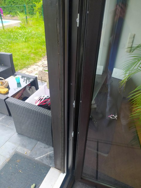 BAU.DE / BAU-Forum: 2. Bild zu Antwort "Fotos" auf die Frage "Kunststofffenster verzogen? Ursachen, Pr&uuml;fung & Kosten der Fensterreparatur" im BAU-Forum "Fenster und Au&szlig;ent&uuml;ren"