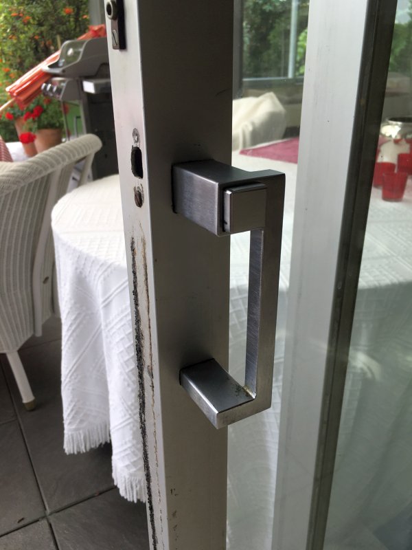 BAU.DE / BAU-Forum: 1. Bild zu Frage "Suche Griff/Ersatzteile f&uuml;r Aluminium Schiebefenster" im BAU-Forum "Fenster und Au&szlig;ent&uuml;ren"