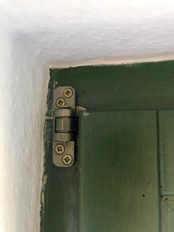 BAU.DE / BAU-Forum: 2. Bild zu Frage "Kappen Fenster Scharniere" im BAU-Forum "Fenster und Au&szlig;ent&uuml;ren"