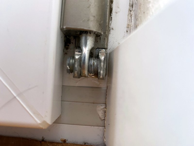 BAU.DE / BAU-Forum: 2. Bild zu Frage "Balkont&uuml;r einstellen" im BAU-Forum "Fenster und Au&szlig;ent&uuml;ren"