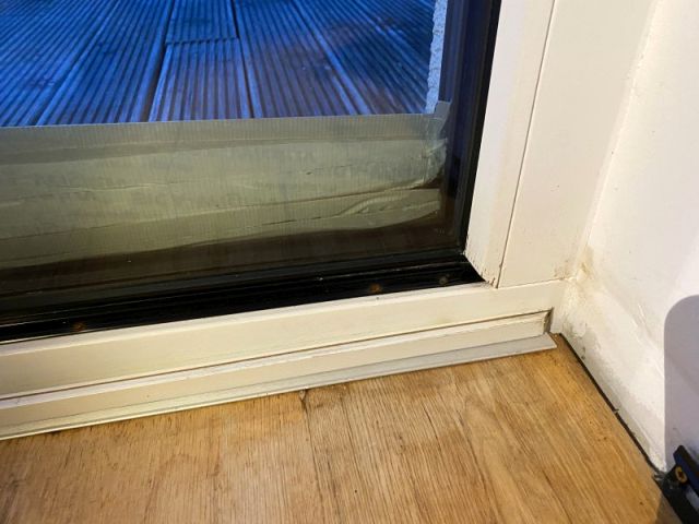 BAU.DE / BAU-Forum: 1. Bild zu Antwort "Wasser innen" auf die Frage "Holz-Alu-Fenster: Undichte Dichtung reparieren &ndash; Ursachen, Kosten & DIY-Anleitung?" im BAU-Forum "Fenster und Au&szlig;ent&uuml;ren"