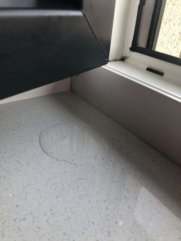 BAU.DE / BAU-Forum: 4. Bild zu Frage "Wasser im Fensterrahmen bei K&auml;lte: Ursachen, Folgen & L&ouml;sungen f&uuml;r Neubau?" im BAU-Forum "Fenster und Au&szlig;ent&uuml;ren"