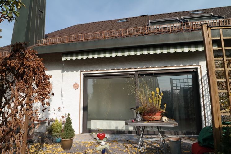 BAU.DE / BAU-Forum: 1. Bild zu Antwort "weitere Bilder" auf die Frage "Rollladensturz geschw&auml;cht: Tragf&auml;higkeit pr&uuml;fen? Kosten f&uuml;r Sanierung & Risiken" im BAU-Forum "Fenster und Au&szlig;ent&uuml;ren"