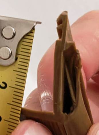 BAU.DE / BAU-Forum: 1. Bild zu Antwort "Hier die Dichtung im Querschnitt" auf die Frage "Innentürdichtung 80er finden: Maße, Material & Alternativen für alte Türdichtungen?" im BAU-Forum "Fenster und Außentüren" BAU.DE / BAU-Forum: 1. Bild zu Antwort "Hier die Dichtung im Querschnitt" auf die Frage "Innentürdichtung 80er finden: Maße, Material & Alternativen für alte Türdichtungen?" im BAU-Forum "Fenster und Außentüren"