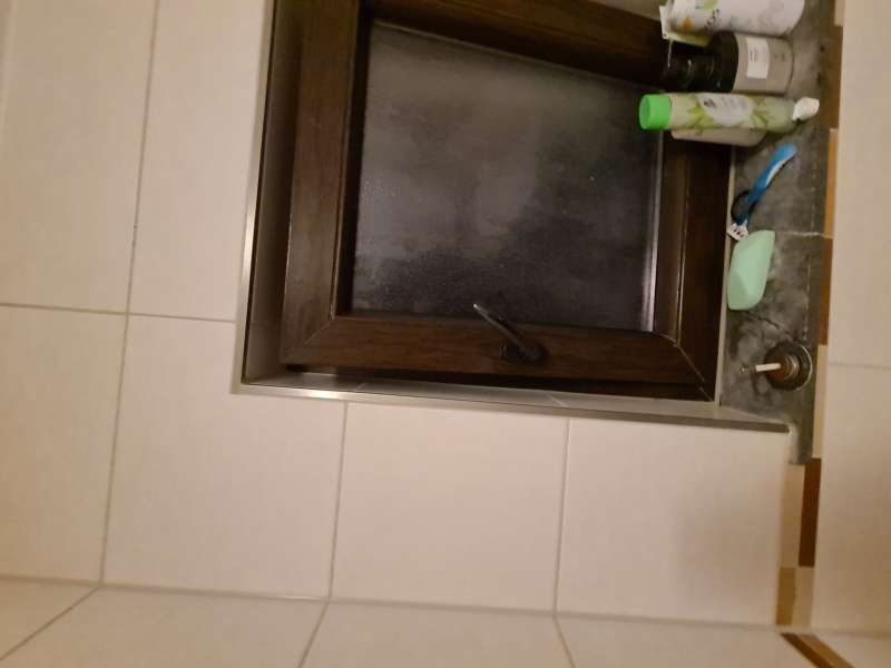 BAU.DE / BAU-Forum: 1. Bild zu Frage "Fenster steht in Kippstellung - lässt sich nicht schließen" im BAU-Forum "Fenster und Außentüren" BAU.DE / BAU-Forum: 1. Bild zu Frage "Fenster steht in Kippstellung - lässt sich nicht schließen" im BAU-Forum "Fenster und Außentüren"