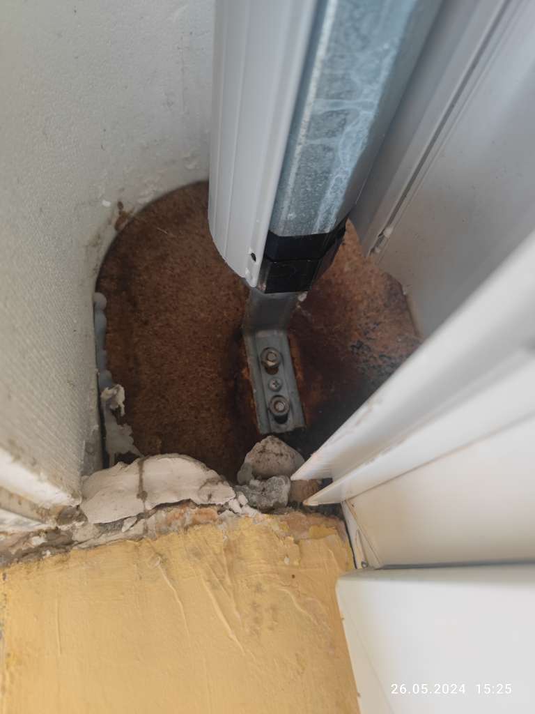 BAU.DE / BAU-Forum: 3. Bild zu Frage "Feuchteschäden Innenwand im Bereich der Rollädenkästen" im BAU-Forum "Fenster und Außentüren" BAU.DE / BAU-Forum: 3. Bild zu Frage "Feuchteschäden Innenwand im Bereich der Rollädenkästen" im BAU-Forum "Fenster und Außentüren"