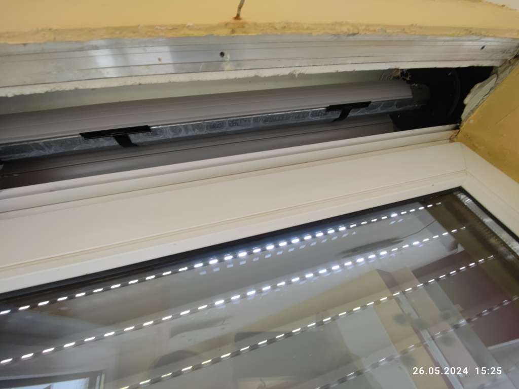 BAU.DE / BAU-Forum: 5. Bild zu Frage "Feuchteschäden Innenwand im Bereich der Rollädenkästen" im BAU-Forum "Fenster und Außentüren" BAU.DE / BAU-Forum: 5. Bild zu Frage "Feuchteschäden Innenwand im Bereich der Rollädenkästen" im BAU-Forum "Fenster und Außentüren"