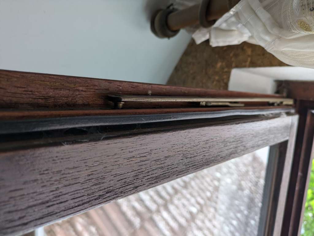 BAU.DE / BAU-Forum: 3. Bild zu Antwort "Weitere Bilder" auf die Frage "Altes Holzfenster einstellen: Ursachen, Optionen & Tipps zur Reparatur?" im BAU-Forum "Fenster und Außentüren" BAU.DE / BAU-Forum: 3. Bild zu Antwort "Weitere Bilder" auf die Frage "Altes Holzfenster einstellen: Ursachen, Optionen & Tipps zur Reparatur?" im BAU-Forum "Fenster und Außentüren"