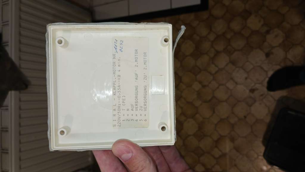 BAU.DE / BAU-Forum: 3. Bild zu Frage "Klappladenmotor finden: Ersatzteile, Alternativen & Reparatur f&uuml;r alte Motoren?" im BAU-Forum "Fenster und Au&szlig;ent&uuml;ren"