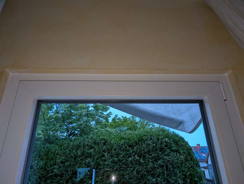 BAU.DE / BAU-Forum: 2. Bild zu Frage "Balkontür zu groß eingebaut: Akzeptabel oder Nachbesserung erforderlich?" im BAU-Forum "Fenster und Außentüren" BAU.DE / BAU-Forum: 2. Bild zu Frage "Balkontür zu groß eingebaut: Akzeptabel oder Nachbesserung erforderlich?" im BAU-Forum "Fenster und Außentüren"