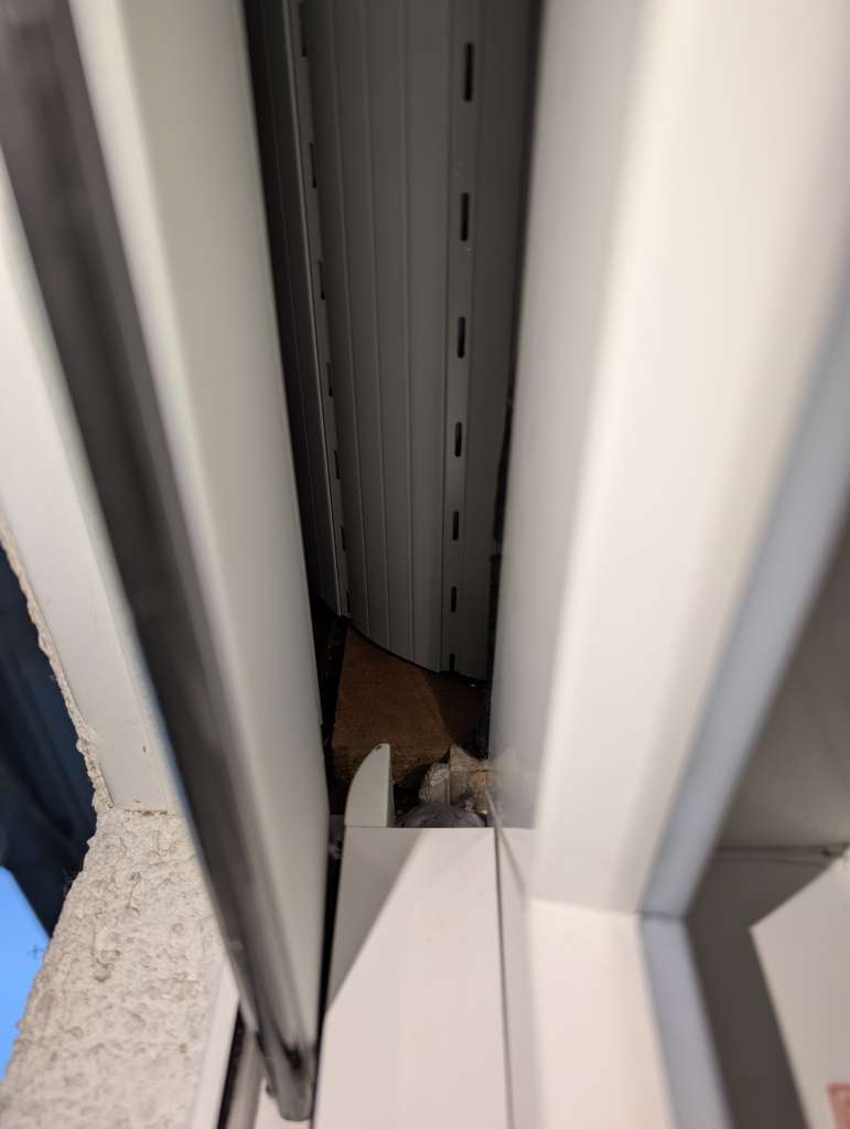 BAU.DE / BAU-Forum: 3. Bild zu Frage "Balkontür zu groß eingebaut: Akzeptabel oder Nachbesserung erforderlich?" im BAU-Forum "Fenster und Außentüren" BAU.DE / BAU-Forum: 3. Bild zu Frage "Balkontür zu groß eingebaut: Akzeptabel oder Nachbesserung erforderlich?" im BAU-Forum "Fenster und Außentüren"