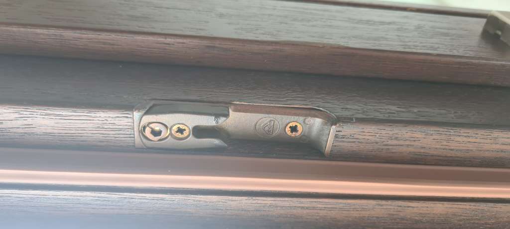 BAU.DE / BAU-Forum: 1. Bild zu Frage "Alte Holz-Roto-Fenster: Anpressdruck einstellen" im BAU-Forum "Fenster und Au&szlig;ent&uuml;ren"