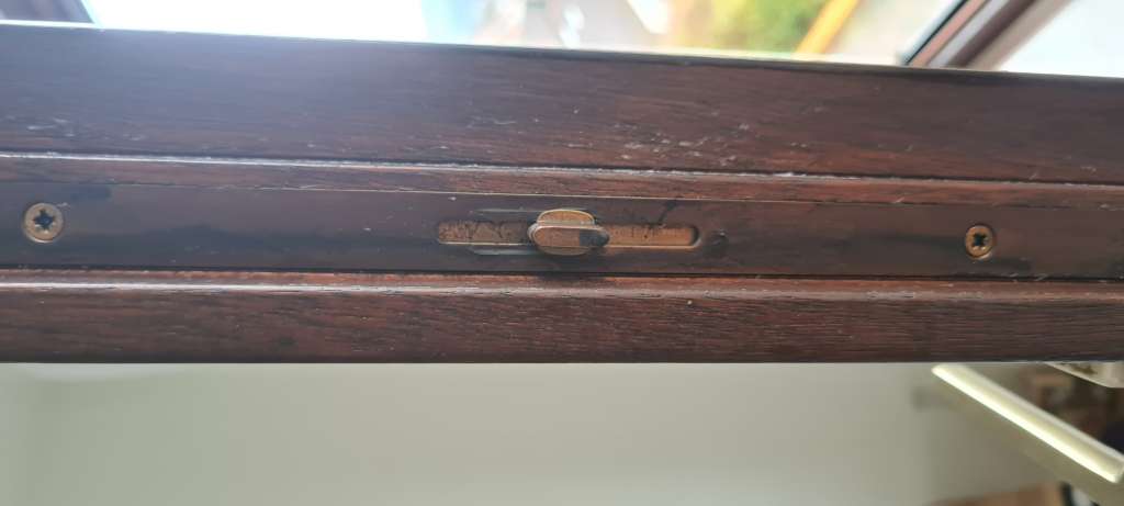 BAU.DE / BAU-Forum: 3. Bild zu Frage "Alte Holz-Roto-Fenster: Anpressdruck einstellen" im BAU-Forum "Fenster und Au&szlig;ent&uuml;ren"