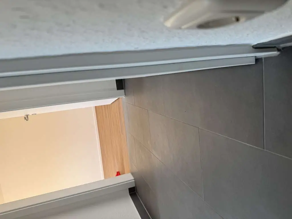 BAU.DE / BAU-Forum: 1. Bild zu Frage "T&uuml;rspalt Wohnungseingangst&uuml;r oben 6 mm: Schallschutz-Problem & Reklamation beim Vermieter?" im BAU-Forum "Fenster und Au&szlig;ent&uuml;ren"