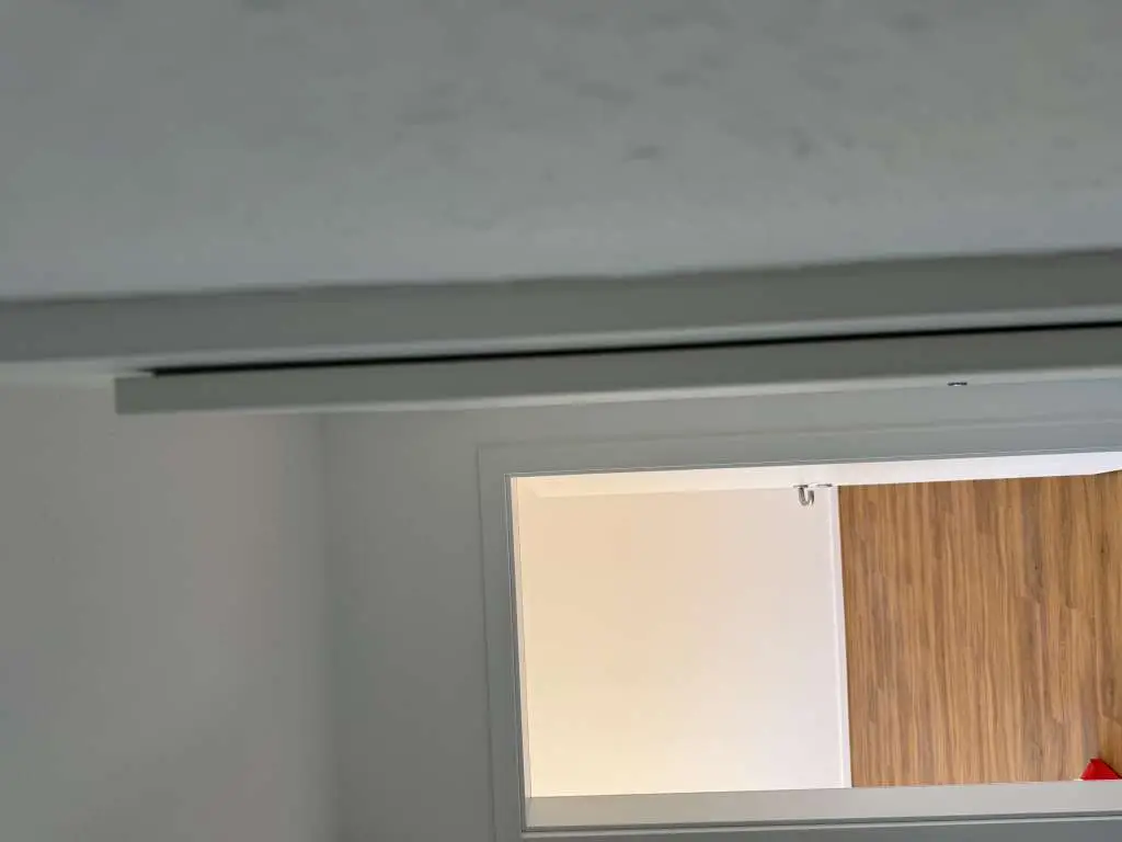 BAU.DE / BAU-Forum: 2. Bild zu Frage "T&uuml;rspalt Wohnungseingangst&uuml;r oben 6 mm: Schallschutz-Problem & Reklamation beim Vermieter?" im BAU-Forum "Fenster und Au&szlig;ent&uuml;ren"