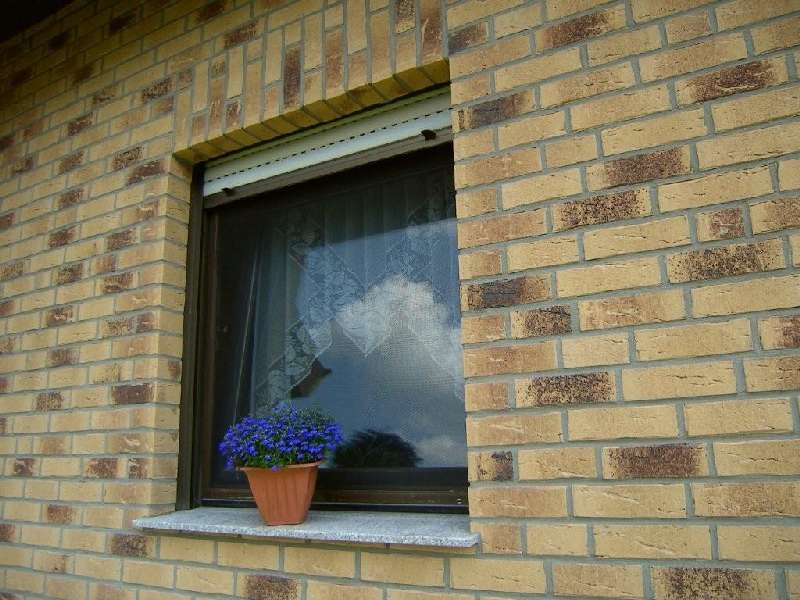 BAU.DE / BAU-Forum: 2. Bild zu Antwort "Streif Fertighaus Fassade verbessern" auf die Frage "Streif Fertighaus Fassadendämmung verbessern: Kosten, Materialien & Vorgehensweise?" im BAU-Forum "Fertighaus" BAU.DE / BAU-Forum: 2. Bild zu Antwort "Streif Fertighaus Fassade verbessern" auf die Frage "Streif Fertighaus Fassadendämmung verbessern: Kosten, Materialien & Vorgehensweise?" im BAU-Forum "Fertighaus"