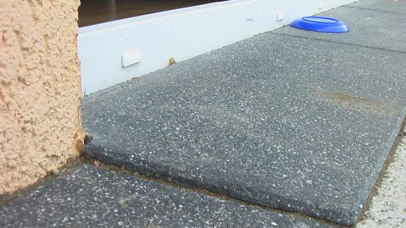 BAU.DE / BAU-Forum: 1. Bild zu Antwort "Untergurt bei Fertighaus aufgequollen?" auf die Frage "Fertighaus Untergurt aufgequollen: Ursachen, Folgen & Sanierung bei Feuchtigkeit?" im BAU-Forum "Fertighaus" BAU.DE / BAU-Forum: 1. Bild zu Antwort "Untergurt bei Fertighaus aufgequollen?" auf die Frage "Fertighaus Untergurt aufgequollen: Ursachen, Folgen & Sanierung bei Feuchtigkeit?" im BAU-Forum "Fertighaus"