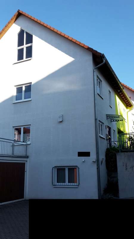 BAU.DE / BAU-Forum: 2. Bild zu Frage "Holzst&auml;nder-Fertighaus: helle Stellen an der Au&szlig;enseite der S&uuml;dwand" im BAU-Forum "Fertighaus"