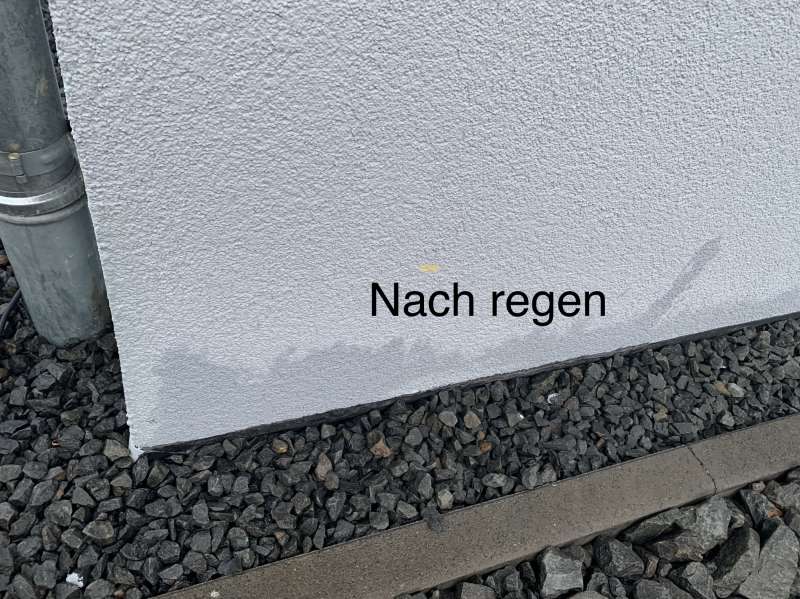 BAU.DE / BAU-Forum: 1. Bild zu Frage "Feuchtigkeit im Sockelbereich: Ursachen, Risiken & L&ouml;sungen f&uuml;r Fertighaus-Au&szlig;enwand?" im BAU-Forum "Fertighaus"