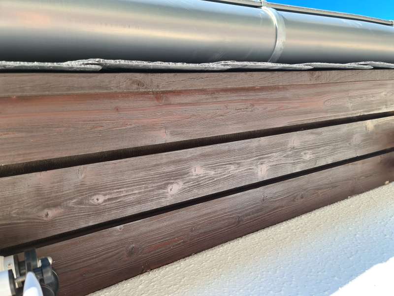 BAU.DE / BAU-Forum: 1. Bild zu Antwort "Traufkasten &Ouml;ffnungen: Fotos zur D&auml;mmung im Fertighaus" auf die Frage "Fertighaus Dachboden d&auml;mmen: Aufbau, D&auml;mmwolle, Traufkasten & Risiken?" im BAU-Forum "Fertighaus"