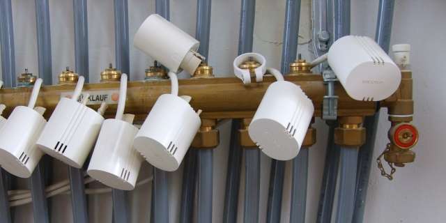 BAU.DE / BAU-Forum: 1. Bild zu Frage "Giacomini Stellantrieb und Ventile defekt, suche Alternative" im BAU-Forum "Fu&szlig;bodenheizungen / Wandheizungen"