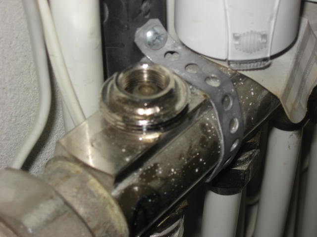 BAU.DE / BAU-Forum: 4. Bild zu Frage "Suche Ersatzteil (dichtbuchse) f&uuml;r Heizkreisverteiler" im BAU-Forum "Fu&szlig;bodenheizungen / Wandheizungen"