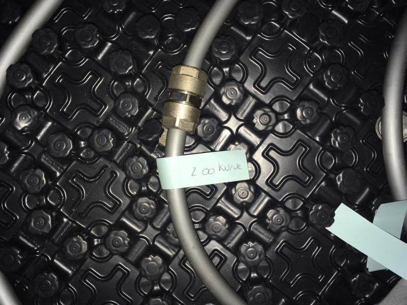 BAU.DE / BAU-Forum: 4. Bild zu Frage "Verlegung Fu&szlig;bodenheizung korrekt?" im BAU-Forum "Fu&szlig;bodenheizungen / Wandheizungen"