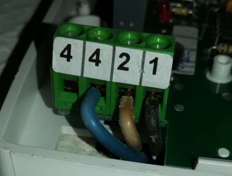 BAU.DE / BAU-Forum: 1. Bild zu Frage "Thermostat Taconova El week installieren" im BAU-Forum "Fu&szlig;bodenheizungen / Wandheizungen"