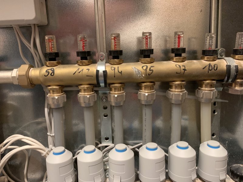 BAU.DE / BAU-Forum: 2. Bild zu Frage "Badezimmer heizt nicht, Durchflussz&auml;hler klemmt" im BAU-Forum "Fu&szlig;bodenheizungen / Wandheizungen"