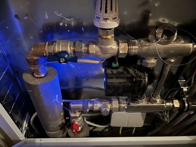 BAU.DE / BAU-Forum: 1. Bild zu Frage "Fu&szlig;bodenheizung quietscht/pfeift: Ursachenforschung & L&ouml;sungen f&uuml;r Verteiler-Ger&auml;usche?" im BAU-Forum "Fu&szlig;bodenheizungen / Wandheizungen"