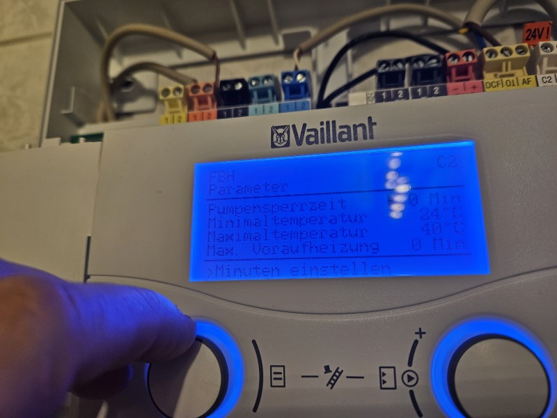 BAU.DE / BAU-Forum: 4. Bild zu Antwort "FBH Probleme: Schlamm im Heizkreisverteiler &ndash; Sp&uuml;lung notwendig!" auf die Frage "Fu&szlig;bodenheizung: Anzeigen am Heizkreisverteiler reagieren nicht - was tun?" im BAU-Forum "Fu&szlig;bodenheizungen / Wandheizungen"