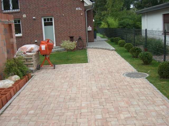 BAU.DE / BAU-Forum: 4. Bild zu Frage "Betonsteinpflaster reinigen mit Hochdruckreiniger: Risiken, Sch&auml;den & Alternativen?" im BAU-Forum "Rund um den Garten"