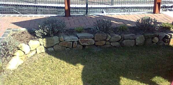 BAU.DE / BAU-Forum: 1. Bild zu Frage "Bruchsteinmauer: Aufwand nach Stunden oder Pauschale vereinbaren?" im BAU-Forum "Rund um den Garten"