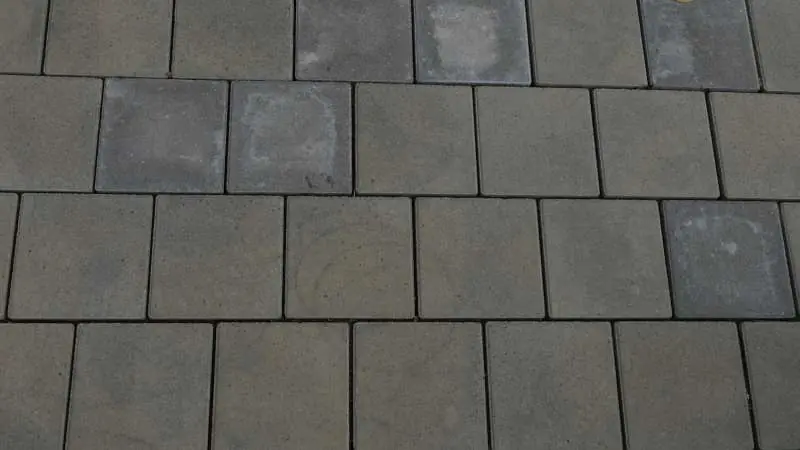 BAU.DE / BAU-Forum: 1. Bild zu Antwort "Foto..." auf die Frage "Pflaster verf&auml;rbt sich braun: Ursachen, Splitt-Sorten & Sanierungskosten?" im BAU-Forum "Rund um den Garten"