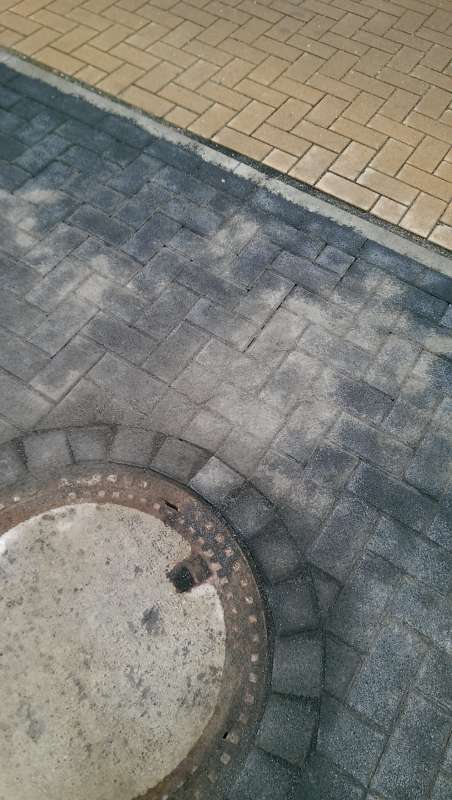 BAU.DE / BAU-Forum: 3. Bild zu Frage "&Ouml;kopflaster nach Verlegung durch F&uuml;llmaterial wei&szlig;e Flecken ." im BAU-Forum "Rund um den Garten"