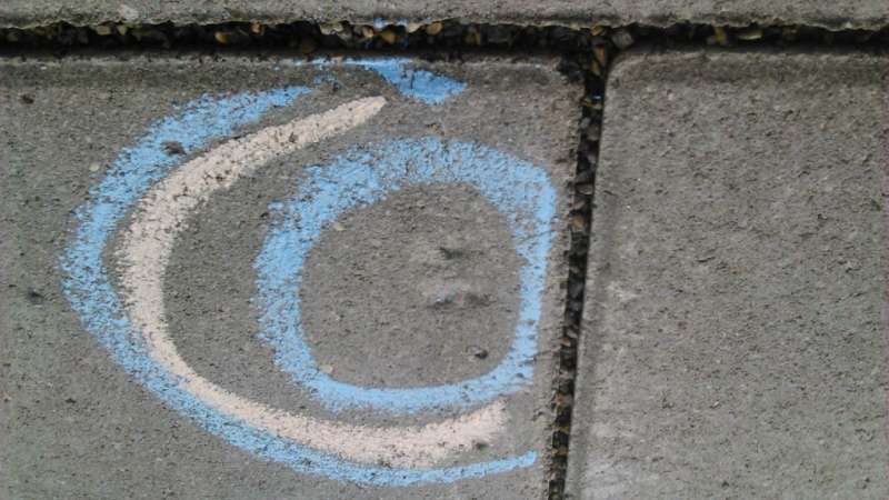 BAU.DE / BAU-Forum: 2. Bild zu Frage "Neues Betonpflaster hat L&ouml;cher / Abplatzungen auf Fl&auml;che und Kanten" im BAU-Forum "Rund um den Garten"