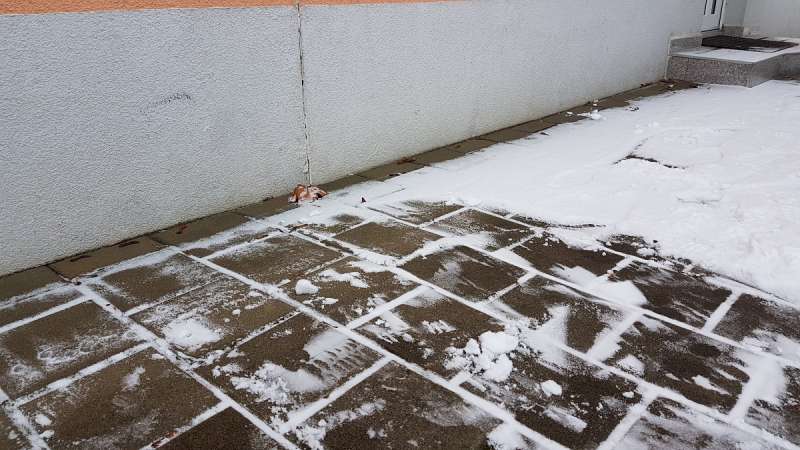 BAU.DE / BAU-Forum: 4. Bild zu Frage "Pflastersteine auf dem Gehweg pl&ouml;tzlich uneben" im BAU-Forum "Rund um den Garten"