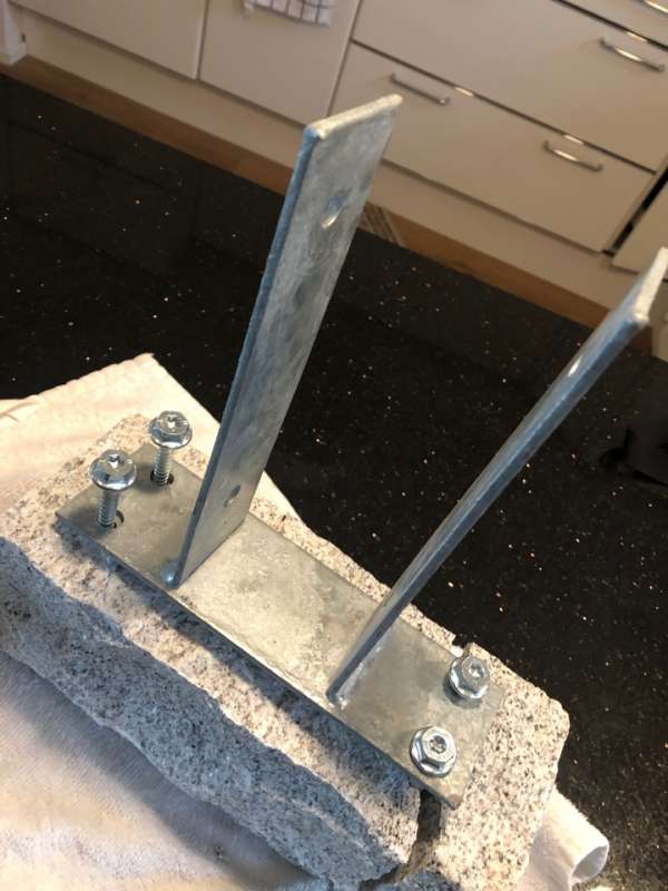 BAU.DE / BAU-Forum: 2. Bild zu Frage "Zaun auf Granitpalisaden montieren: Befestigung, Abst&auml;nde & geeignete Tr&auml;ger?" im BAU-Forum "Rund um den Garten"